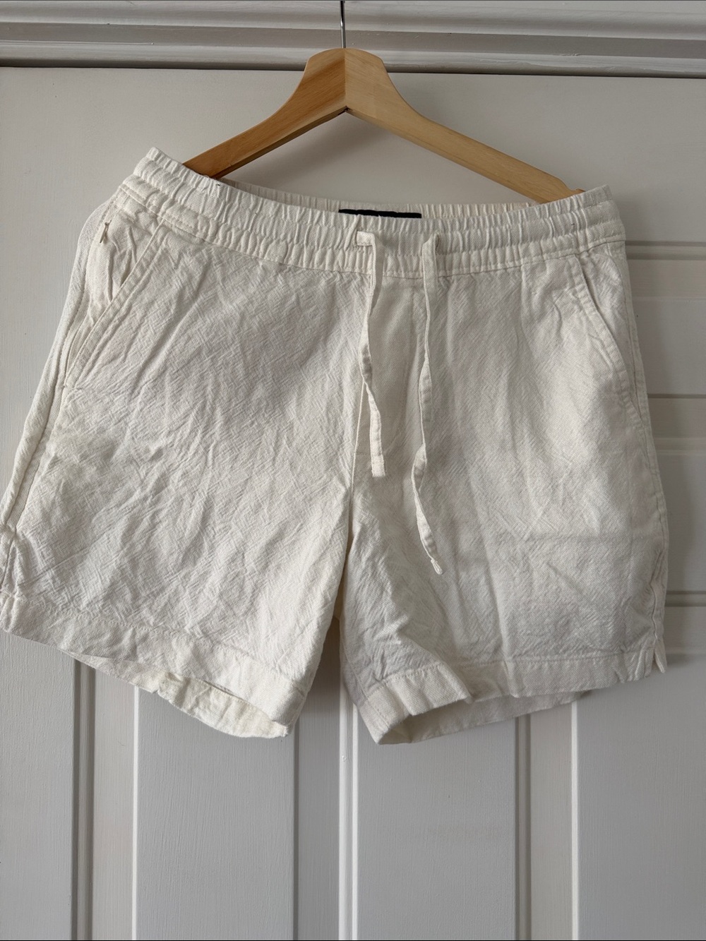 Abercrombie & Fitch Cream Elastic-Waist Drawstring Athletic Shorts